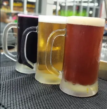 Canecas geladas de chopp